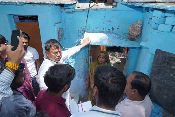 ऊर्जा मंत्री तोमर ने सफाई व्यवस्था से नाराज़ होकर नगर निगम अधिकारियों को लगाई फटकार